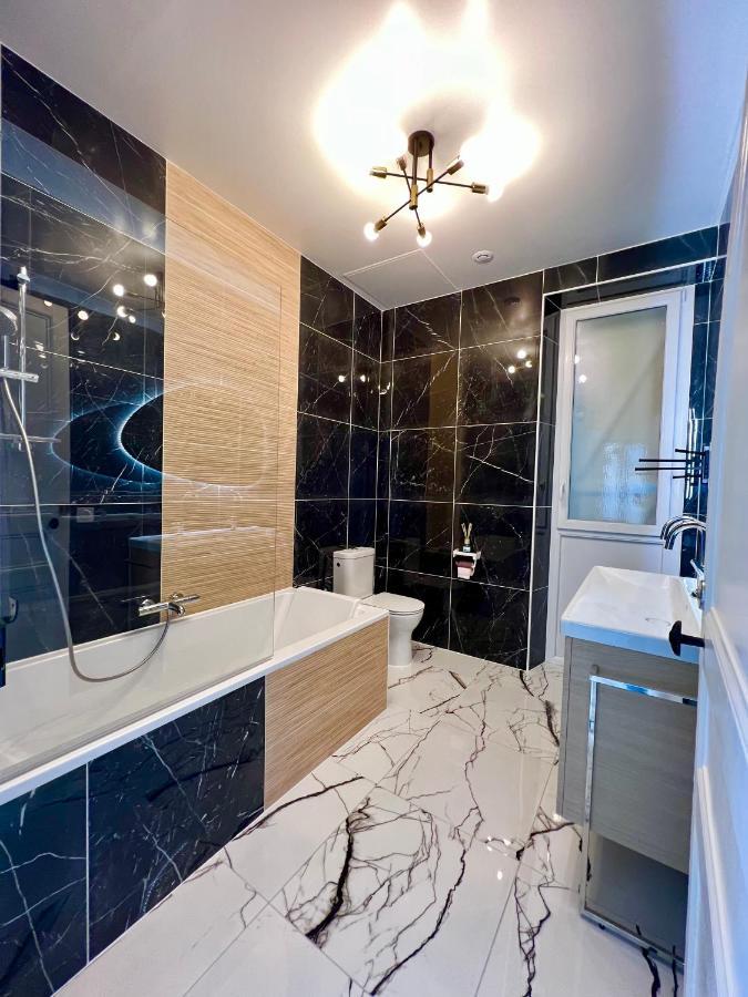 Appartement De Luxe Avec Fresque, Hyper Centre Et Parking Sure Fontainebleau Zewnętrze zdjęcie